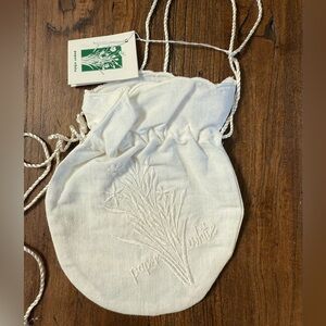 NWT Vintage White Embroidered Women's Bag for jewelry, 1980s Paper white